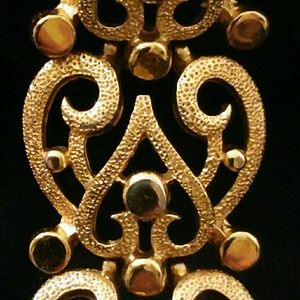 Gorgeous vintage Crown Trifari ornate link bracele
